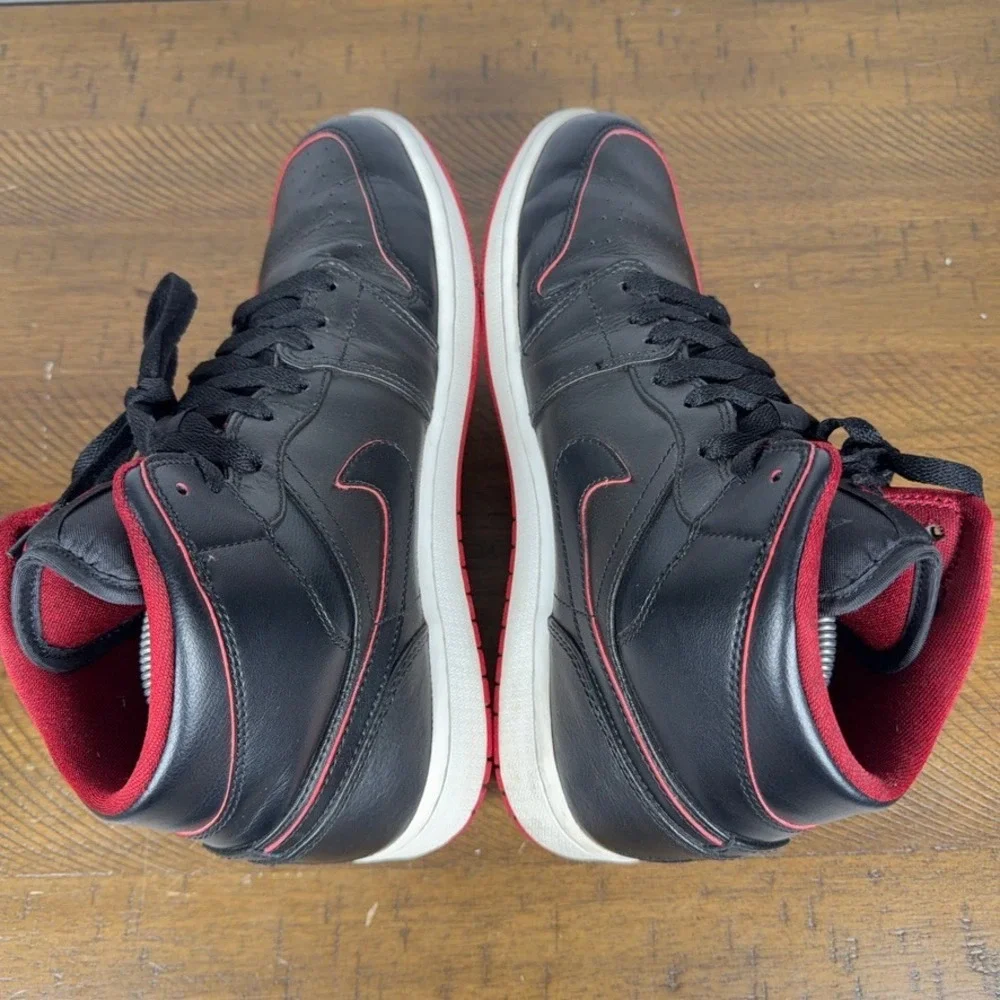 Air Jordan 1 Mid‎ Shoes Mens 9 Black Red Bred Leather Basketball Sneakers